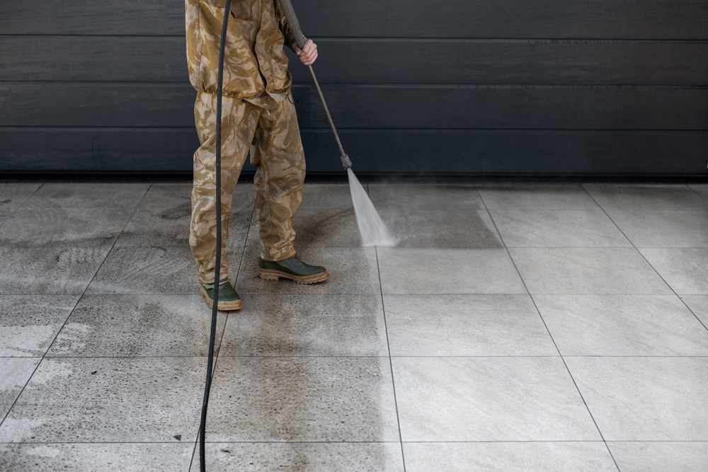 Signs It’s Time to Pressure Wash Your Home or Business in Kansas